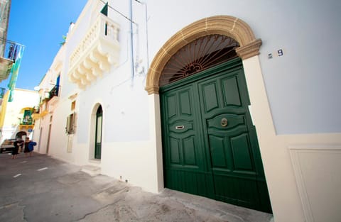 Property building, Facade/entrance, On site