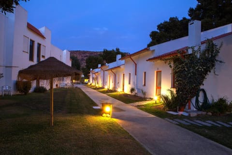 Facade/entrance, Night, Garden