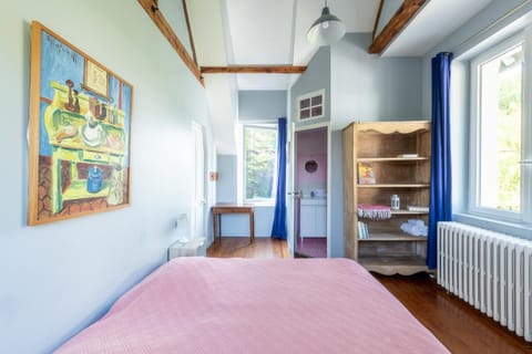 Bathroom, Photo of the whole room, Decorative detail, Bedroom