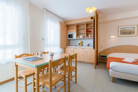 Bed, Kitchen or kitchenette, Photo of the whole room