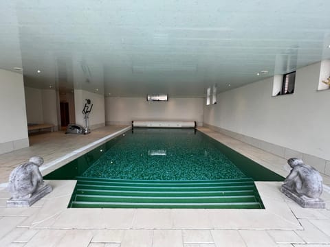 Shower, Swimming pool