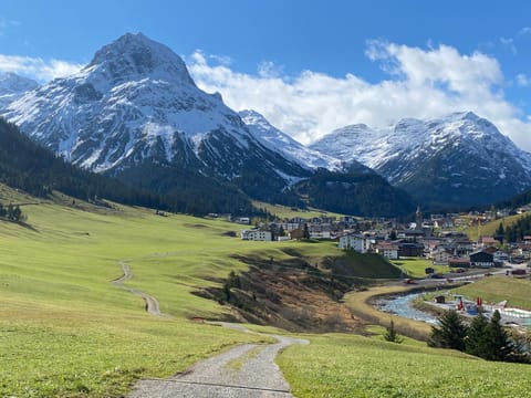 Staff, Day, Natural landscape, Mountain view