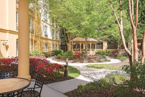 La Quinta Inn & Suites by Wyndham University Area Chapel Hill Hotel in Durham
