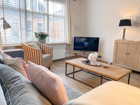 TV and multimedia, Seating area