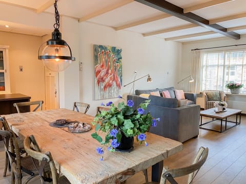 Seating area, Dining area