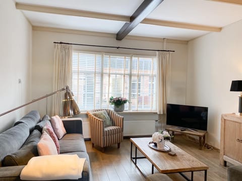 TV and multimedia, Seating area