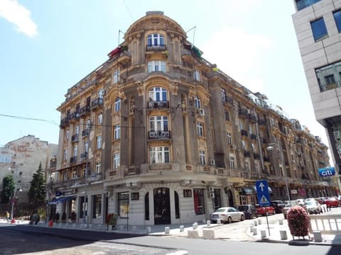 Property building, Facade/entrance, Bird's eye view, City view, Street view