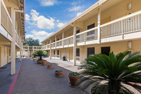 La Quinta Inn by Wyndham San Antonio I-35 N at Rittiman Rd Hotel in San Antonio