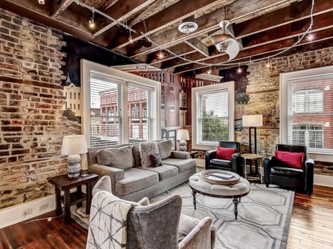 Broughton Corner Loft Apartment in Savannah