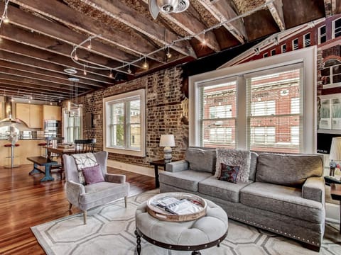 Broughton Corner Loft Apartment in Savannah