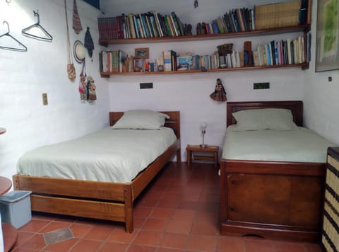 Casa del Aguacate Cumbaya - Tumbaco Bed and Breakfast in Quito