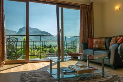 Balcony/Terrace, Living room, Seating area, Mountain view
