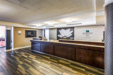 Quality Inn & Suites North Charleston - Ashley Phosphate Motel in Goose Creek