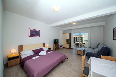 Apartments Kovačić Alojamiento y desayuno in Makarska
