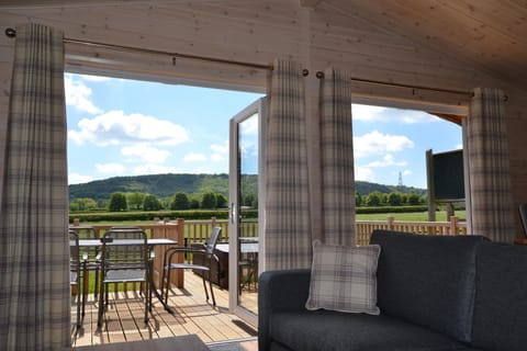 The Chiltern Lodges at Upper Farm Henton Estancia en una granja in Wycombe District