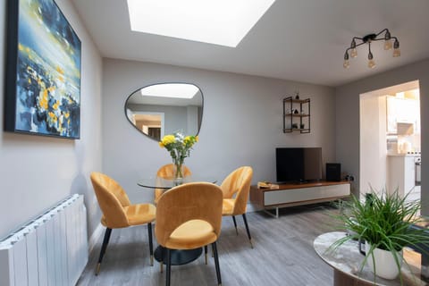 Elliot Oliver - Modern 2 Bedroom Town Centre Apartment Apartamento in Cheltenham