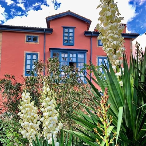 La Casona Azul, espectacular palacio indiano House in Cantabria