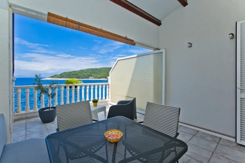 Luxury Bellavista Amazing sea Holidays with Private Beach & Parking Alojamiento y desayuno in Hvar