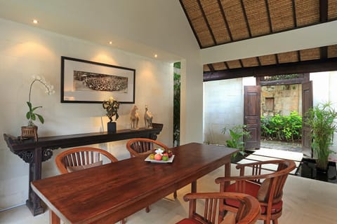 Dining area, Breakfast