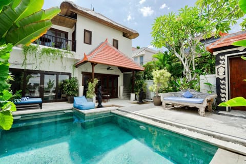 Property building, Day, Garden, Garden view, Swimming pool, sunbed