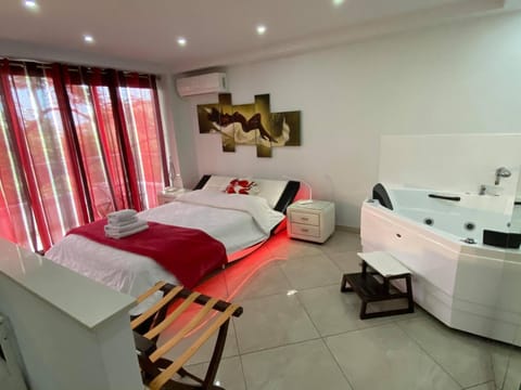 Mesogios House Suites Condo in Larnaca