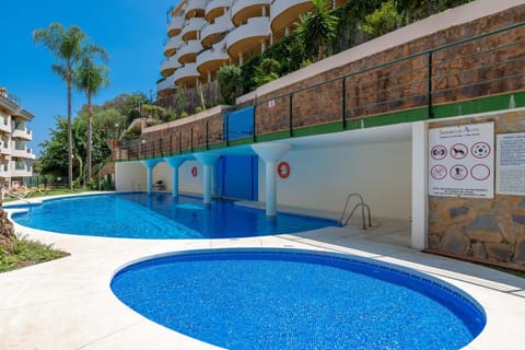 Elegant 2 BDRM Penthouse with BBQ and Pools Condo in Marbella