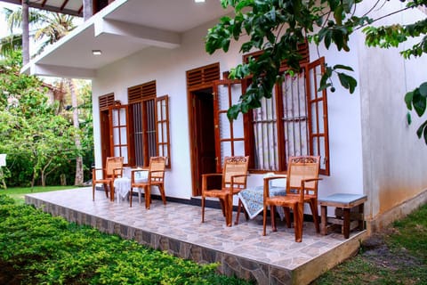 Library, Balcony/Terrace, Lobby or reception, Fitness centre/facilities, Beach