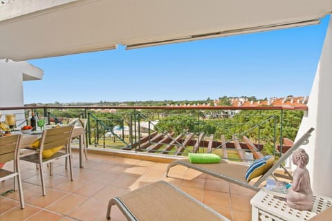 Superb, relaxing and tranquil 3 bed Apartment in Central Algarve Condo in Quarteira