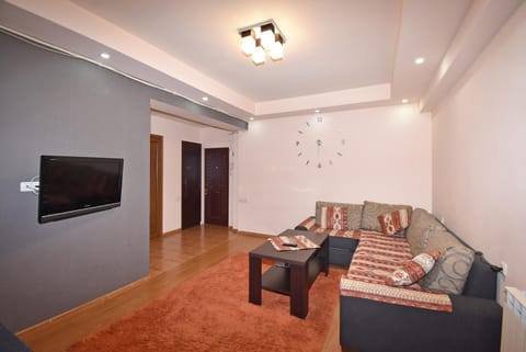 Communal lounge/ TV room, TV and multimedia, Living room, Lounge or bar, Seating area