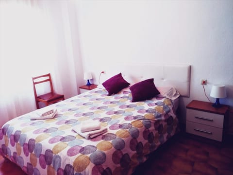 Photo of the whole room, Bedroom