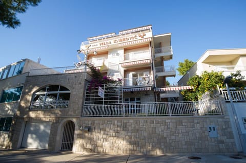 Apartments and rooms by the sea Podaca, Makarska - 16114 Bed and Breakfast in Dubrovnik-Neretva County