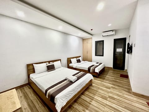 Bed, Photo of the whole room, Bedroom, air conditioner