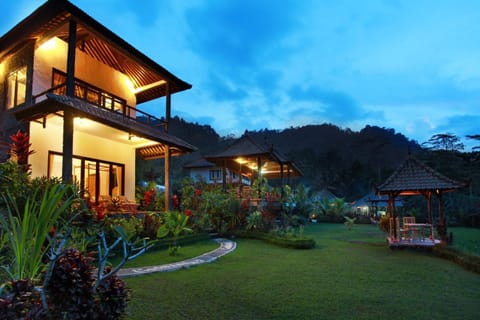 Great Mountain Views Villa Resort Camp ground / 
RV Resort in Selat