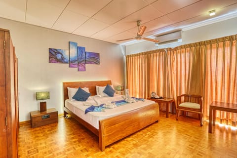 Bed, Photo of the whole room, Bedroom, air conditioner