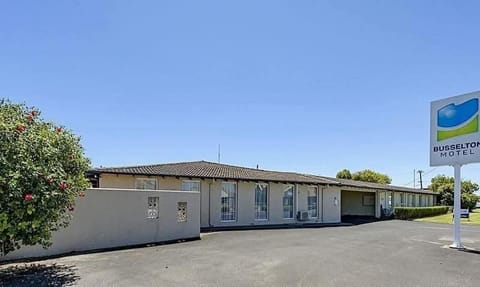 Property building, Neighbourhood, Street view, Parking