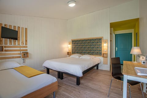 Photo of the whole room, Bedroom, Family