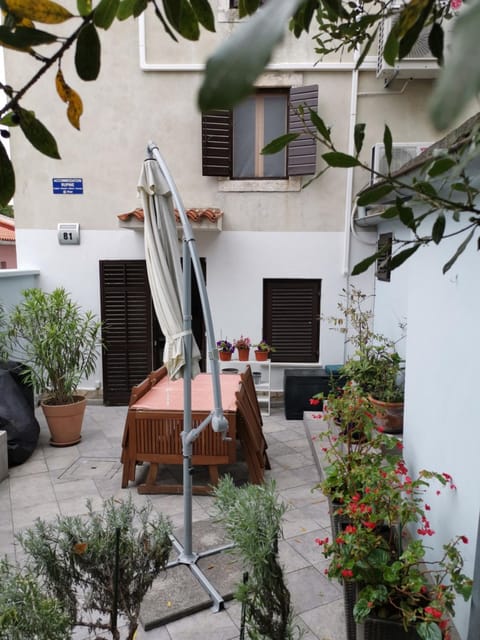 Patio, Garden view