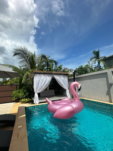 Pool view, Swimming pool, sunbed