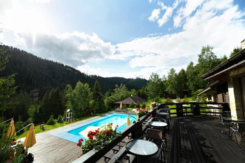 Day, Natural landscape, Mountain view, Pool view, Swimming pool, sunbed