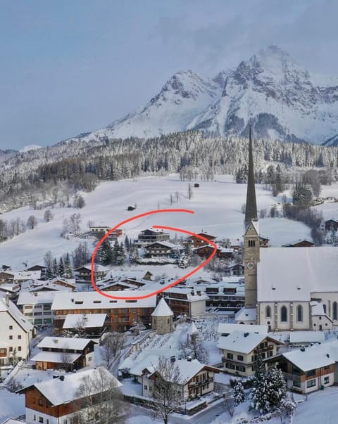 Property building, Nearby landmark, Facade/entrance, Day, Natural landscape, Bird's eye view, Winter, Mountain view