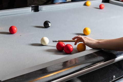 Billiard, Game Room