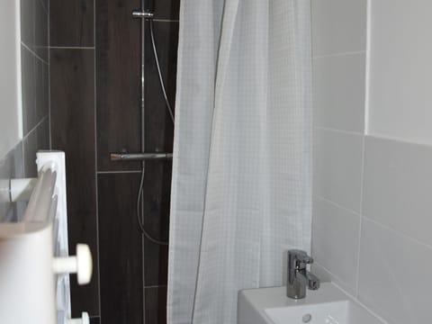 Appartement cosy 3 pièces - 6 personnes, balcon, centre, proche commerces et téléphérique - FR-1-464-12 Apartment in Pralognan-la-Vanoise