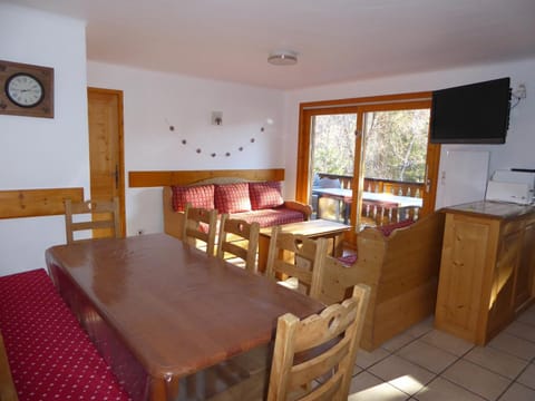 Appartement Champagny-en-Vanoise, 4 pièces, 8 personnes - FR-1-464-37 Condo in Champagny-en-Vanoise