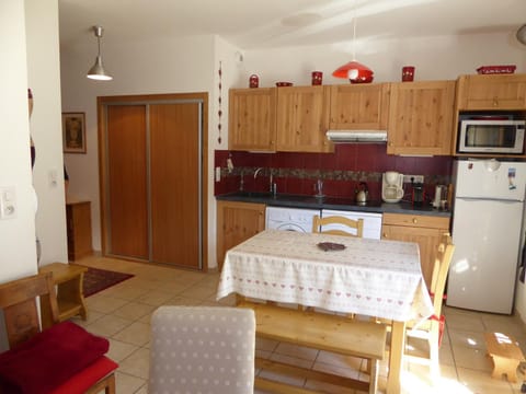 Jardinet ensoleillé, proche centre et téléphérique, prestation de qualité - FR-1-464-42 Apartment in Pralognan-la-Vanoise