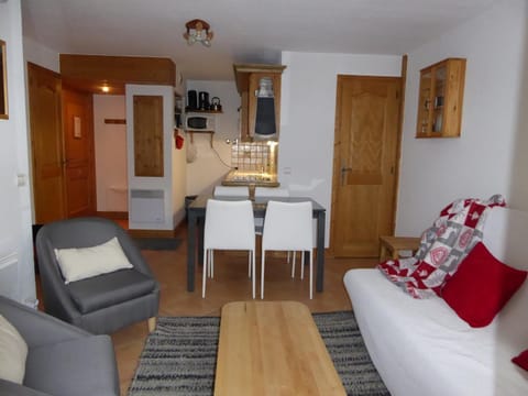 Rez-de-jardin cosy avec 3 pièces, proche pistes et centre de Pralognan-la-Vanoise - FR-1-464-55 Apartment in Pralognan-la-Vanoise