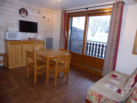 Confort familial près des pistes, calme en été, à Pralognan-la-Vanoise - FR-1-464-119 Apartment in Pralognan-la-Vanoise