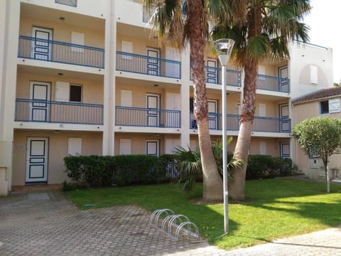 Appartement 2 étoiles avec piscine, balcon, 2 chambres, proche plage - Le Lavandou - FR-1-308-92 Apartment in Le Lavandou