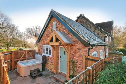 The Annexe with Hot Tub Bed and Breakfast in Borough of Swale