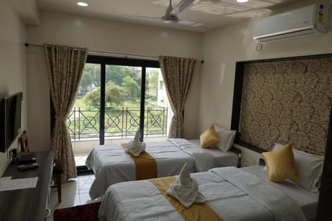 Rama Golden Root New town Bed and breakfast in Kolkata