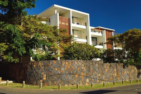 Facade/entrance, Balcony/Terrace, Garden view, Pool view, Street view, Quiet street view